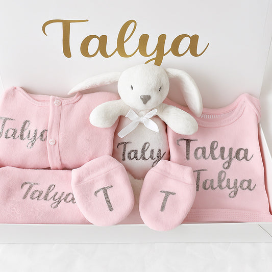 Coffret Kit de Naissance Personnalisé – Kit Bébé Complet et Brodé avec Prénom