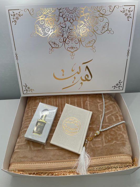 Coffret cadeau musulman avec tapis prières beige personnalisé, tasbih et musc ,citadelle