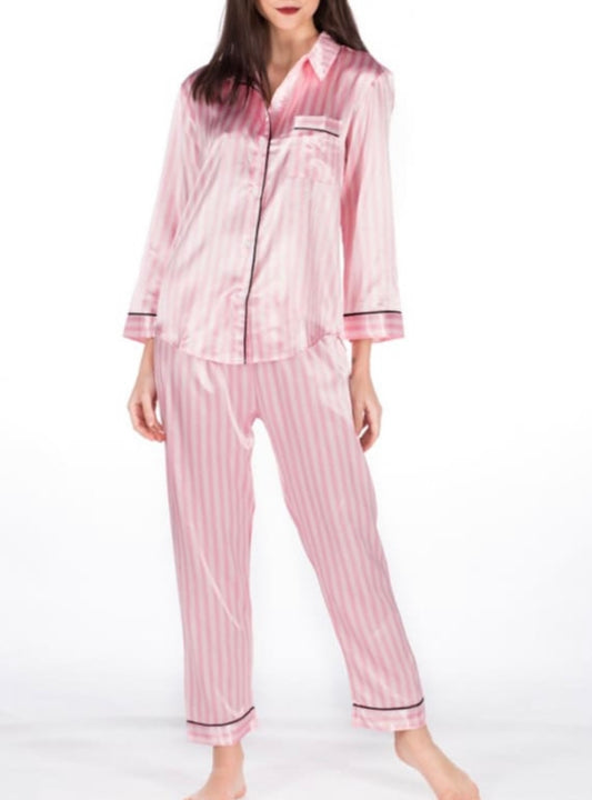 Pyjama en satin rayé rose et blanc personnalisé – Confort & élégance