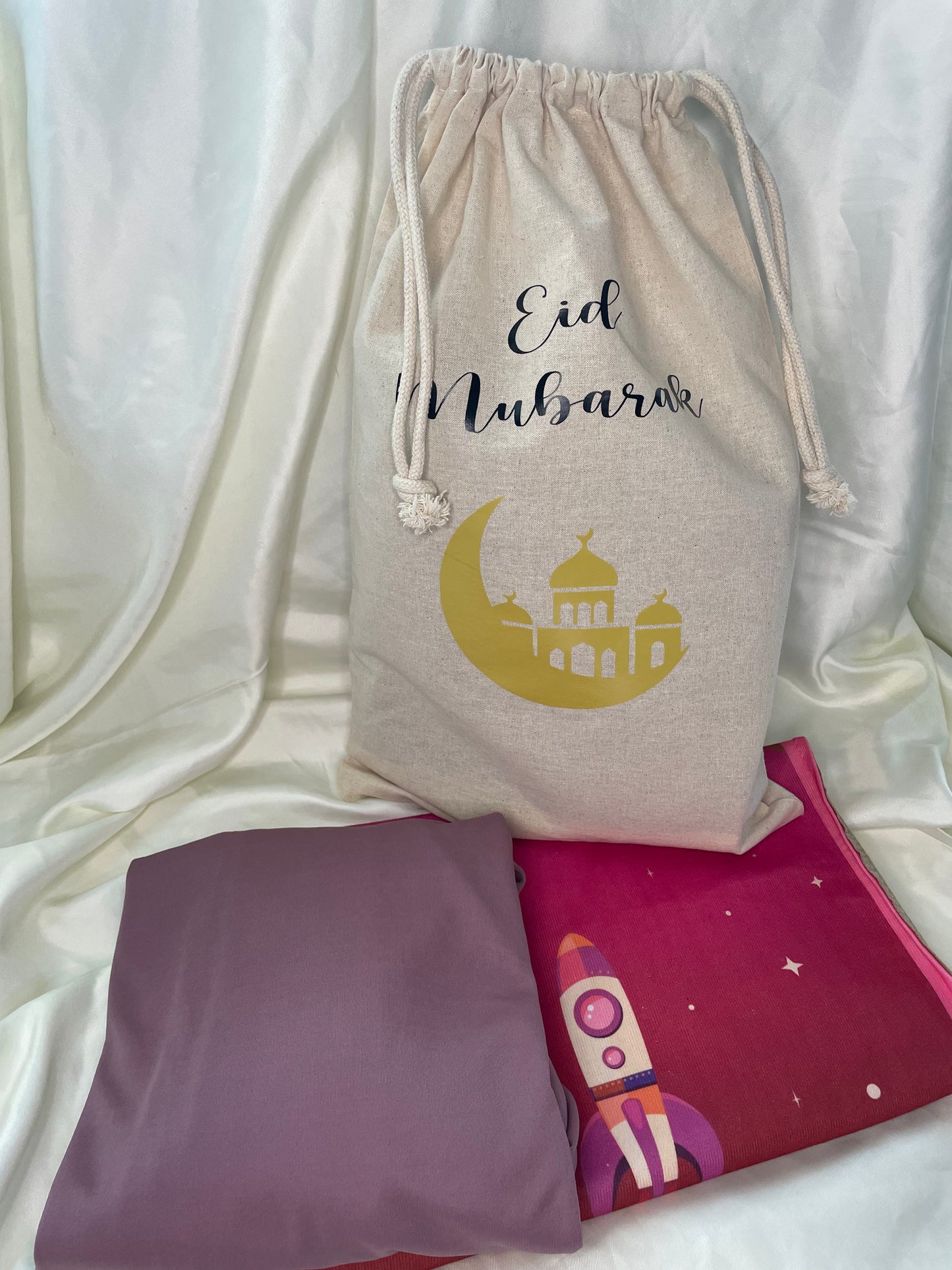 Sac eid mubarak personnalisé avec robe et tapis de prière et personnalisés fille