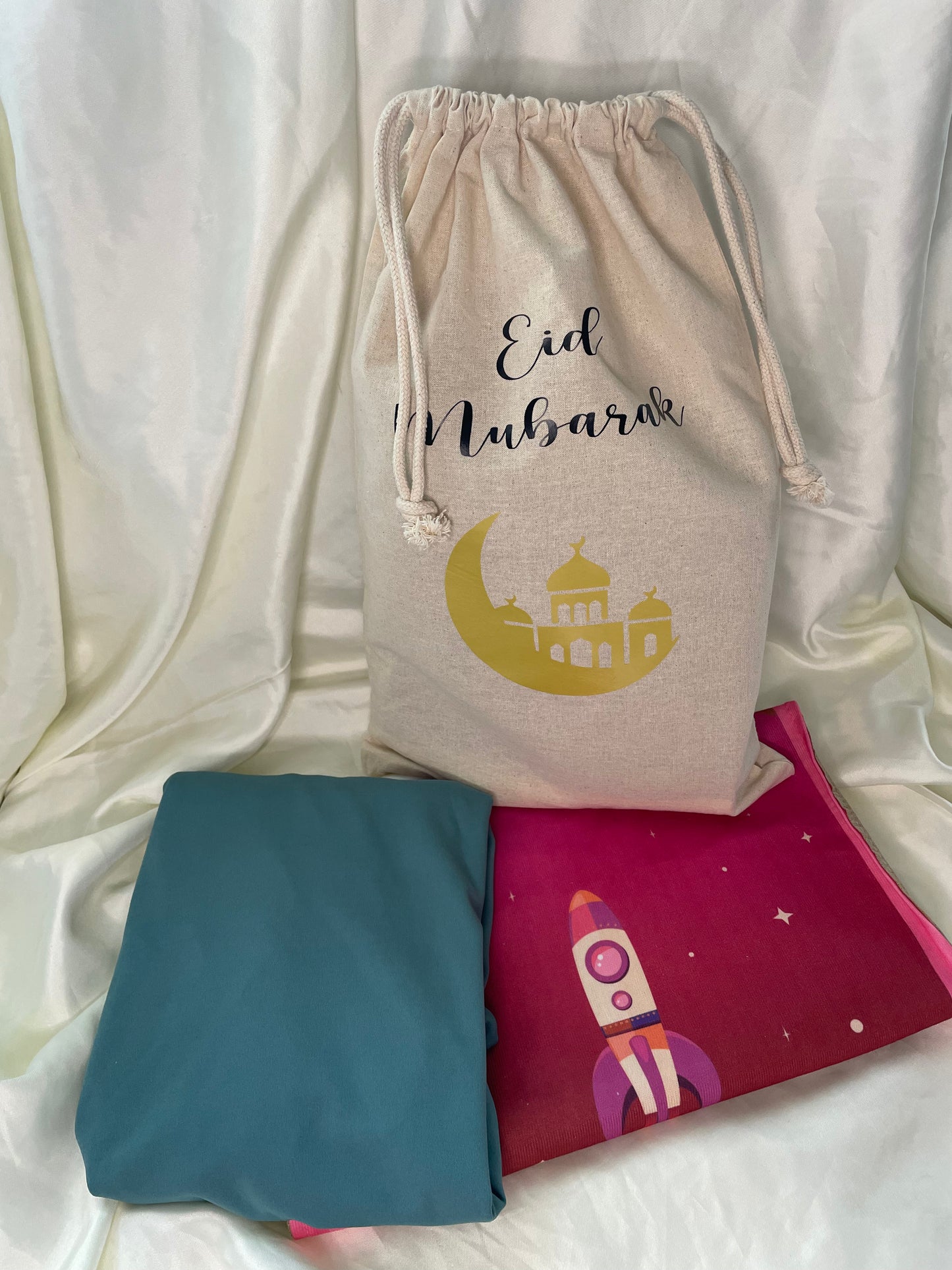 Sac eid mubarak personnalisé avec robe et tapis de prière et personnalisés fille