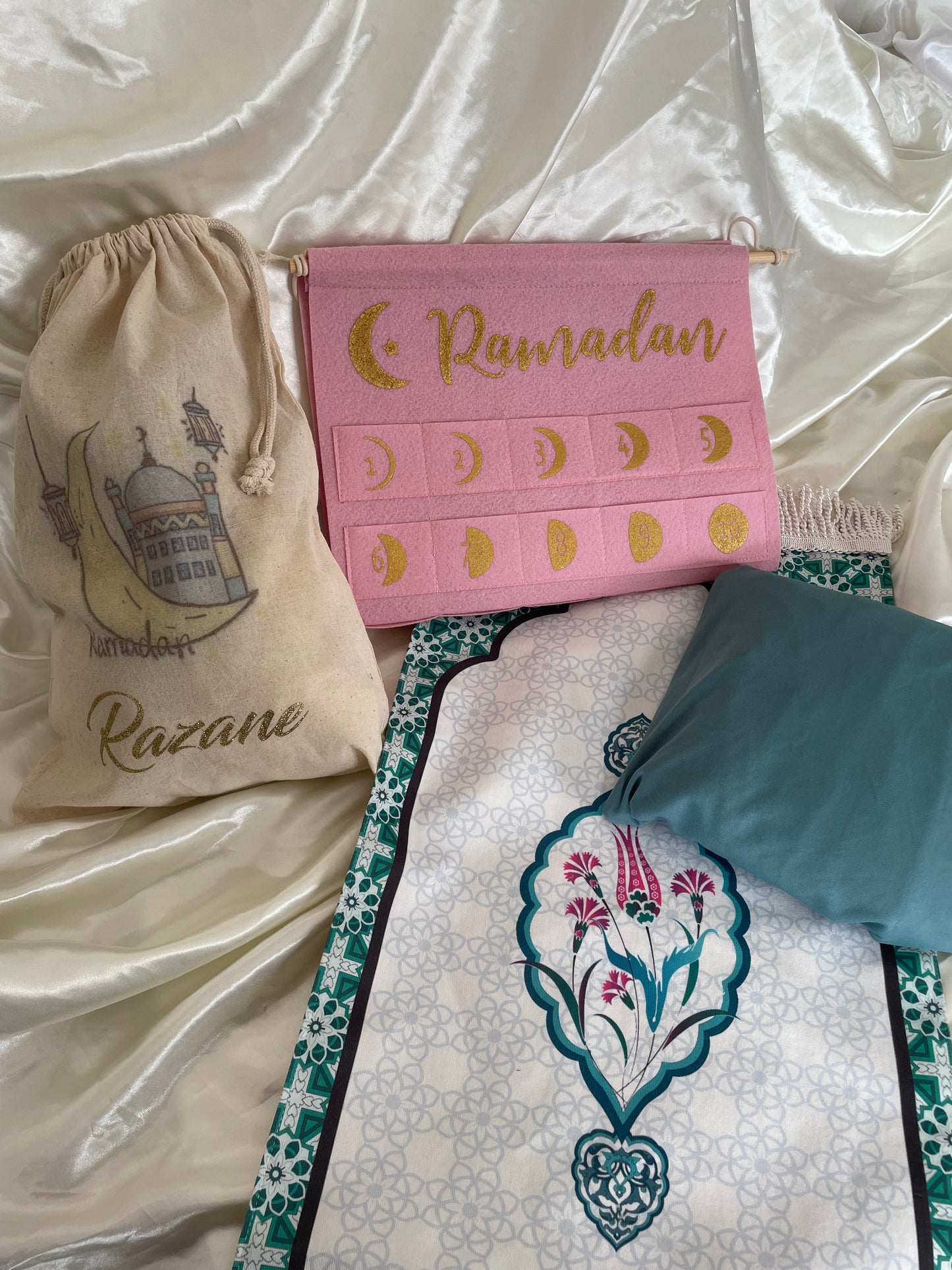 Sac eid mubarak personnalisé avec robe et tapis de prière et personnalisés fille