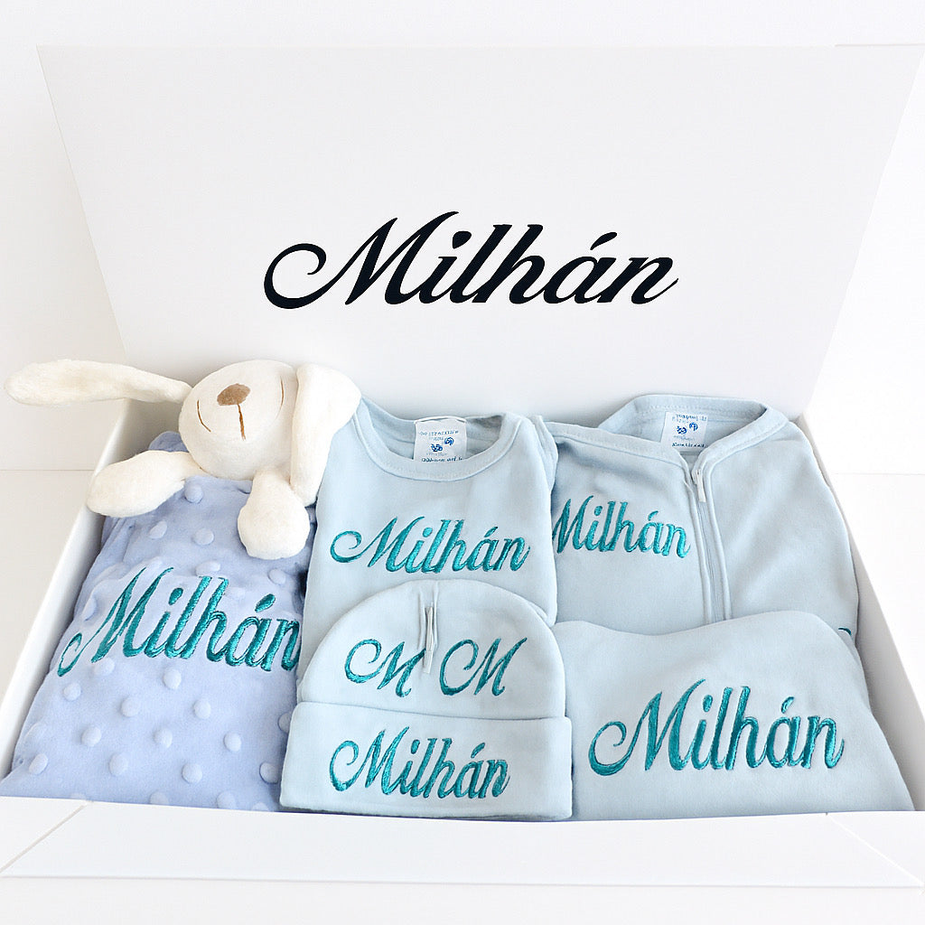 Coffret Kit de Naissance Personnalisé – Kit Bébé Complet et Brodé avec Prénom