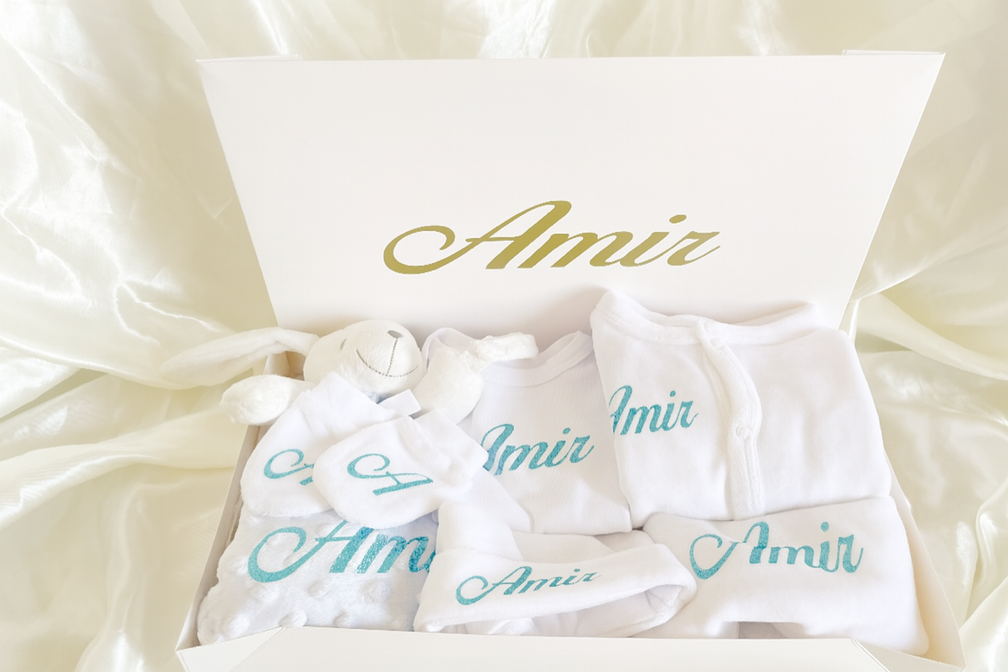 Coffret Kit de Naissance Personnalisé – Kit Bébé Complet et Brodé avec Prénom
