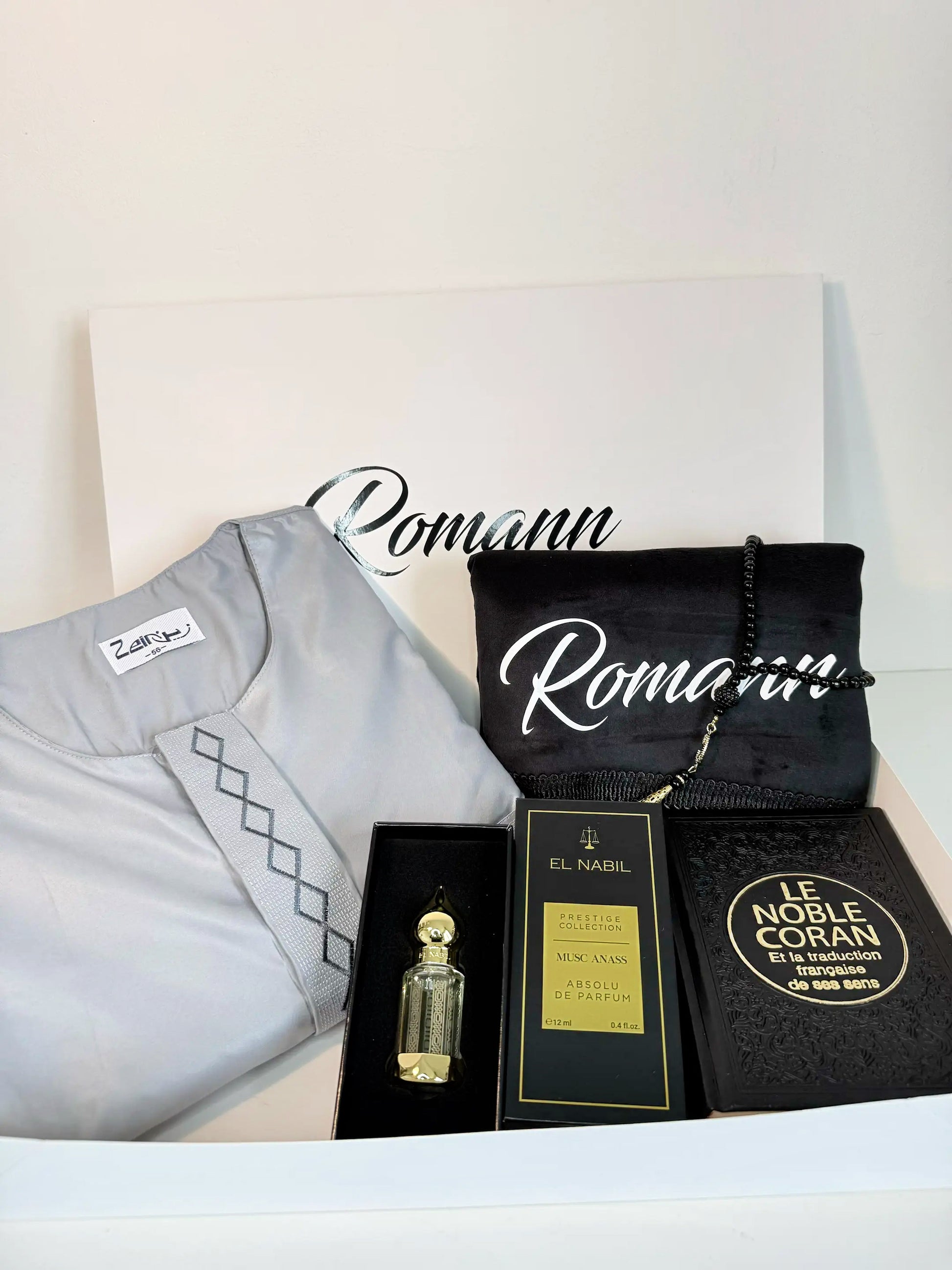Coffret de tapis de prière et coran qamis et tasbih et musc gris