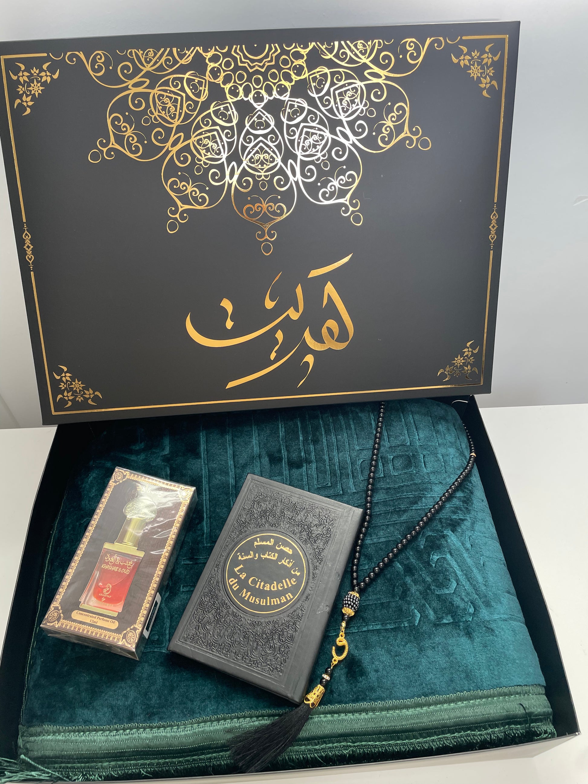 Coffret cadeau musulman  avec tapis prières vert personnalisé, tasbih et musc ,citadelle