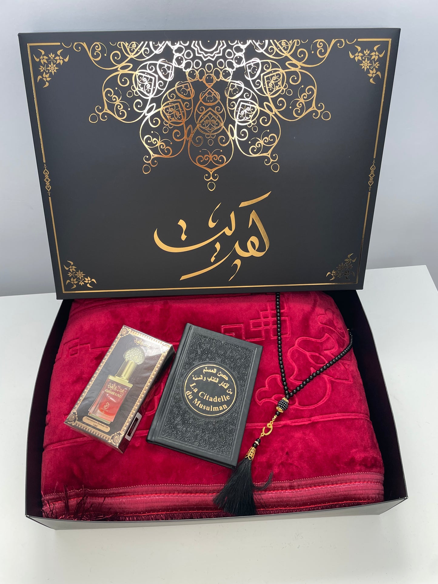 Coffret cadeau musulman  avec tapis prières rouges personnalisé, tasbih et musc ,citadelle