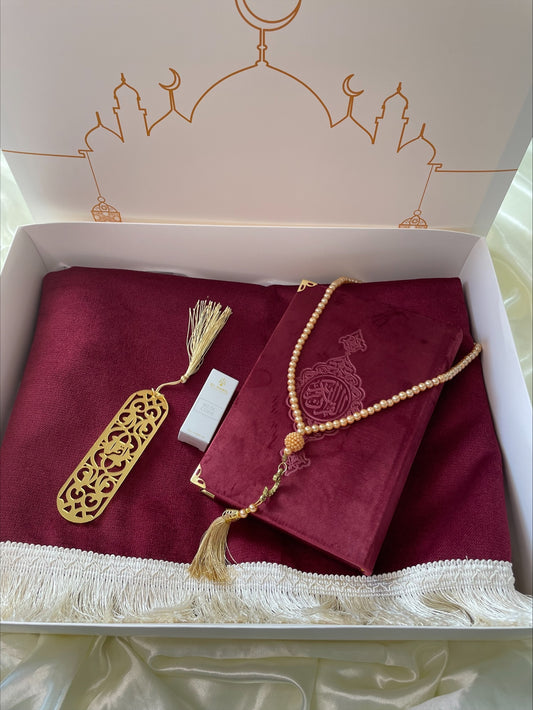 Coffret Tapis de prière personnalisée,Coffret Cadeau (Coran arabe avec sa boîte,Chapelet, tapis de prière )