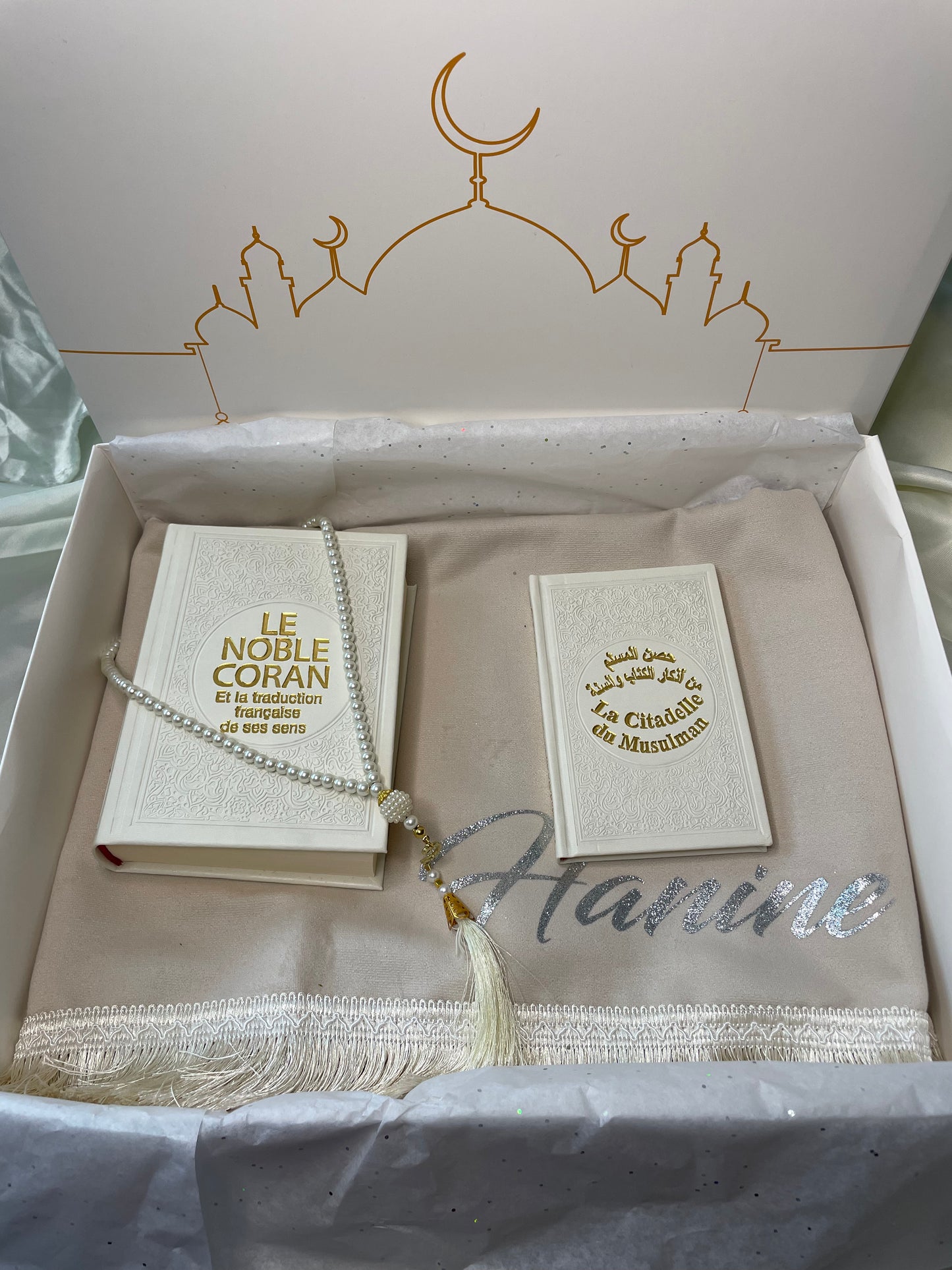 Coffret tapis de prière a personnaliser/Tapis de prière avec nom en velours/Tapis de prière personnalisé avec coran et tasbih , citadelle